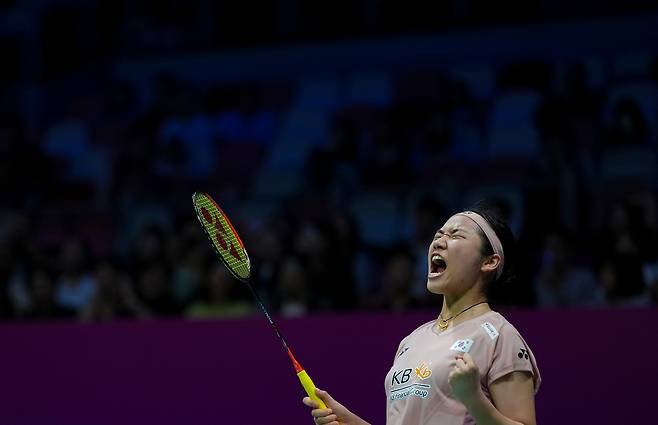 안세영이 28일 수디르만컵 캐나다와 조별리그 2차전 여자단식에서 승리한 뒤 포효하고 있다. 신화연합뉴스