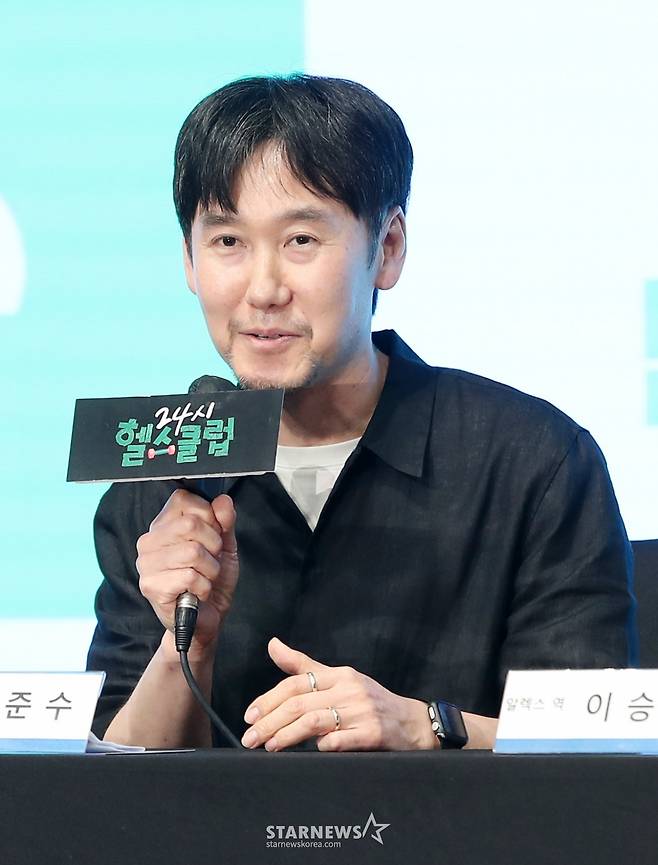 박준수 감독이 29일 서울 구로구 디큐브시티 더 세인트에서 열린 KBS 2TV 수목드라마 '24시 헬스클럽' 제작발표회에 참석해 질의응답을 하고 있다. /2025.04.29 /사진=김휘선 hwijpg@