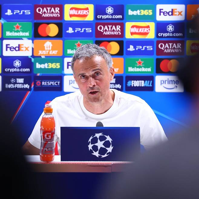 프랑스 유력지 '레키프'가 지난 28일(한국시간) PSG의 아스널 원정 경기에 나설 예상 선발 라인업을 공개했다. 이 라인업에 이강인의 이름은 없다.&nbsp;  루이스 엔리케 감독이 이끄는 PSG는 오는 30일 오전 4시 영국 런던에 있는 에미레이츠 스타디움에서 아스널과 2024-2025시즌 유럽축구연맹(UEFA) 챔피언스리그 준결승 1차전을 치른다.&nbsp;PSG