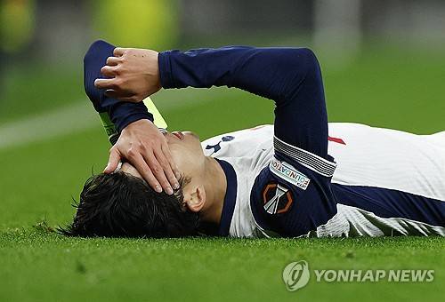 토트넘은 오는 5월 2일 오전 4시(한국시간) 영국 런던에 있는 토트넘 홋스퍼 스타디움에서 노르웨이 강호 보되/글림트와 2024-2025시즌 유럽축구연맹(UEFA) 유로파리그 4강 1차전을 치른다.&nbsp; 토트넘 홋스퍼 주장 손흥민이 아시아 최초의 대기록에 큰 고비를 맞았다. 아직 부상에서 회복하지 못하고 있기 때문이다.&nbsp;연합뉴스