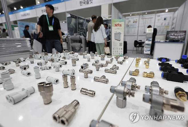 자동차 부품들 [연합뉴스 자료사진]