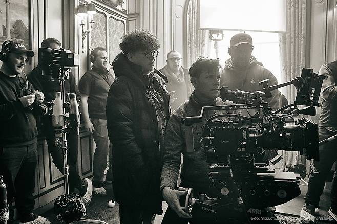 김홍선 감독의 촬영 현장 [웨이브 제공. 재판매 및 DB 금지]