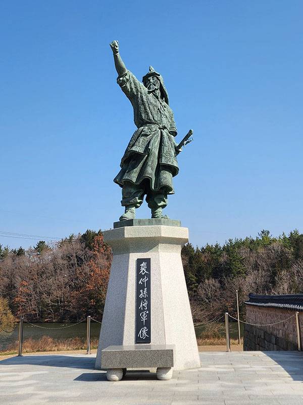 삼별초 장군 배중손 동상(진도군 군내면)