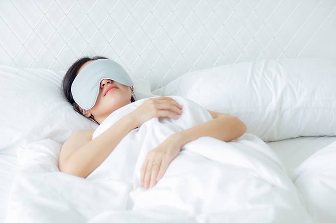 우리가 잠을 자는 동안 신체는 최대 500칼로리를 소모할 수 있다는 연구 결과가 나왔다. [사진=게티이미지뱅크]