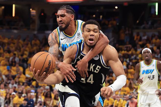 NBA 인디애나가 밀워키를 제치고 PO 2라운드에 진출했다. ⓒ AFP=뉴스1