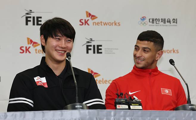 오상욱과 파레스 페르자니<저작권자(c) 연합뉴스, 무단 전재-재배포, AI 학습 및 활용 금지>