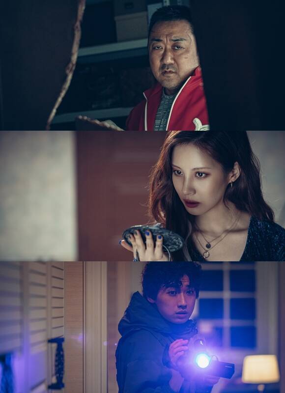 샤론 역을 맡은 서현(가운데)은 화려한 스타일링을 찰떡같이 받는 비주얼과 고대어 주문을 완벽하게 구사하는 소화력을 보여주며 마동석 옆에서 밀리지 않는 존재감을 발산한다. /롯데엔터테인먼트