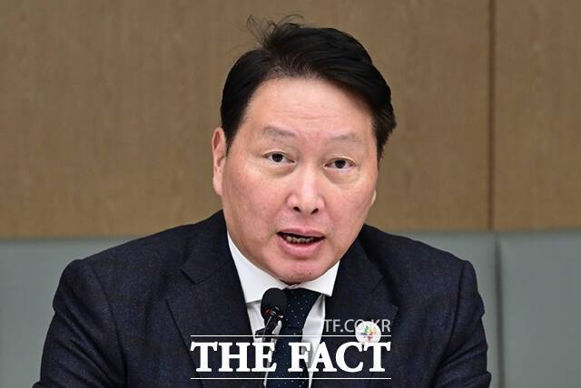 국회 과학기술정보방송통신위원회는 30일 국회에서 열린 전체회의에서 유심(USIM) 해킹 사태와 관련해 최태원(사진) SK그룹 회장을 증인으로 채택하는 안건을 의결했다. /이새롬 기자