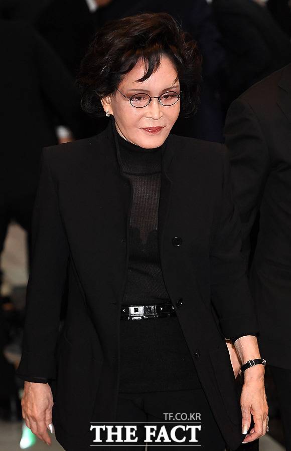 이명희 신세계그룹 총괄회장이 딸 정유경 ㈜신세계 회장에게 ㈜신세계 지분 10.21% 전량을 증여한다. /이새롬 기자