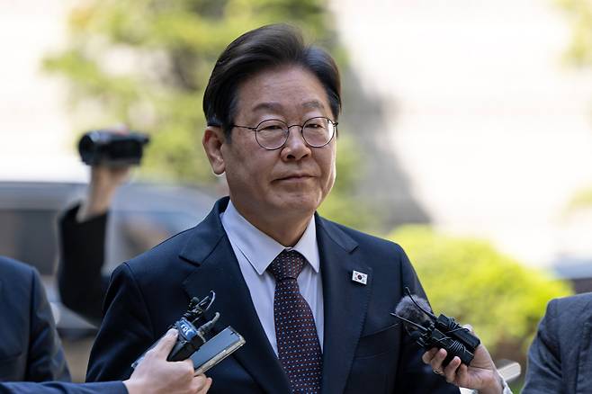 이재명 더불어민주당 대선 후보가 29일 오전 서울 서초구 서울중앙지방법원에서 열린 '대장동 배임 및 성남FC 뇌물' 1심 속행 공판에 출석하고 있다./뉴스1