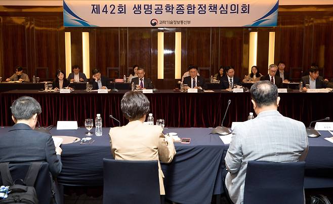 유상임 과학기술정보통신부 장관이 30일 서울 중구 웨스틴조선호텔에서 열린 '제42회 생명공학종합정책심의회'를 주재하고 있다./과학기술정보통신부