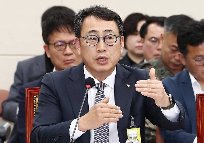 유영상 SKT 대표이사가 30일 오전 서울 여의도 국회 과학기술정보방송통신위원회에서 열린 YTN 등 방송·통신 분야 청문회에서 의원 질의에 답변하고 있다. /뉴스1