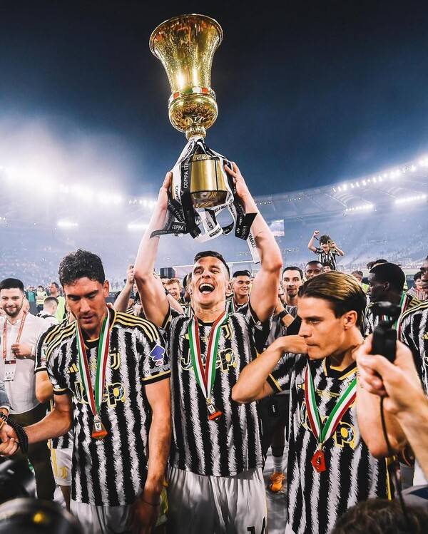 사진=아르카디우스 밀리크 SNS