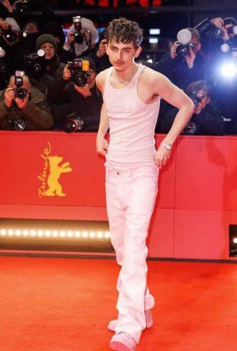 최근 10대 소년들 사이에서 미국 배우 티모시 샬라메처럼 마른 몸매를 선호하는 현상이 나타나고 있다./사진=뉴욕포스트