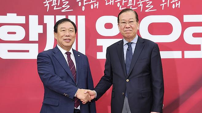 오늘(30일) 국회에서 최민호 세종시장과 만난 권영세 국민의힘 비상대책위원장 (사진, 국민의힘)