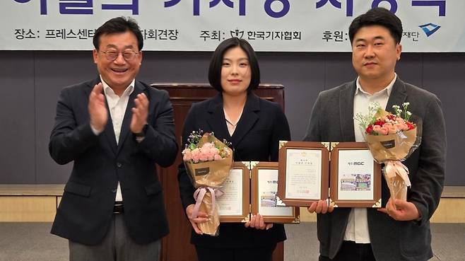 왼쪽 두 번째부터 이따끔, 김현명 제주MBC 기자. /한국기자협회