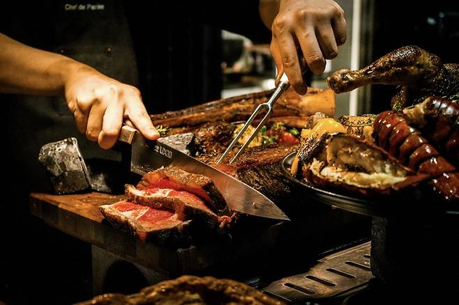 홍대 라이즈 오토그래프 컬렉션, 스테이크 뷔페 프로모션