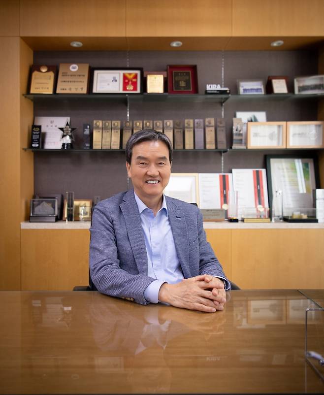 윤세한 해안건축 대표이사. 사진=해안건축