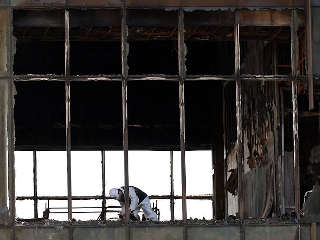 지난 2월 14일 화재로 6명이 숨진 ‘반얀트리 해운대 부산’ 공사장. 연합뉴스