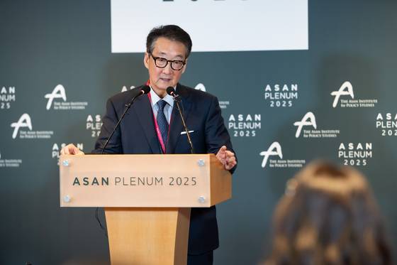 Victor Cha, Korea chair at the Washington-based think tank Center for Strategic and International Studies, speaks during a press roundtable hosted by the Asan Institute on the sidelines of the Asan Plenum in Seoul on April 23. [ASAN INSTITUTE FOR POLICY STUDIES]