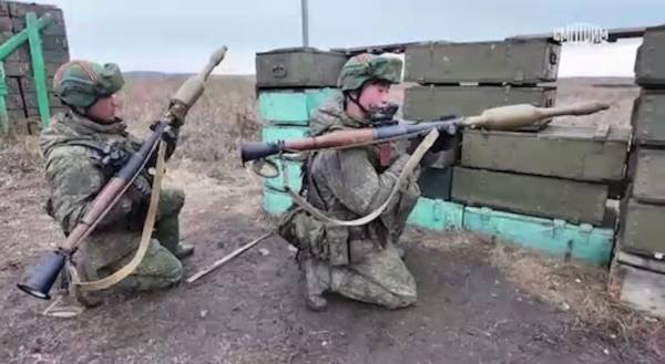 러시아 쿠르스크에서 대전차 로켓 사격 훈련을 하는 북한군. 텔레그램 캡처