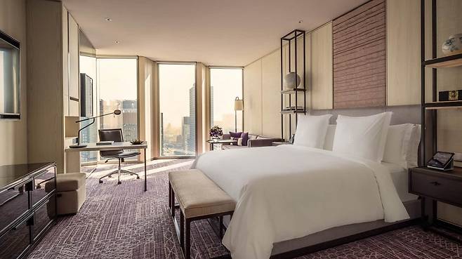 서울 종로구 포시즌스호텔 객실에 비치된 시몬스침대/사진=시몬스