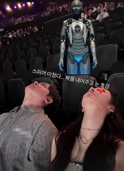 그룹 티이라 멤버 지연이 30일 자신의 SNS(소셜미디어) 계정을 통해 친오빠인 모델 박효준과 미국 여행 중인 근황을 공개했다. /사진=지연 SNS