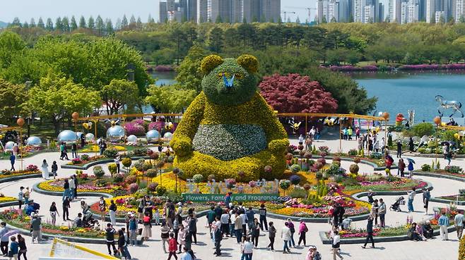 '황금빛 판다’가 있는 꿈꾸는 정원. /사진제공=고양시