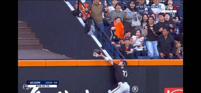 박해민이 채은성의 홈런을 지웠다./티빙 중계화면 캡처