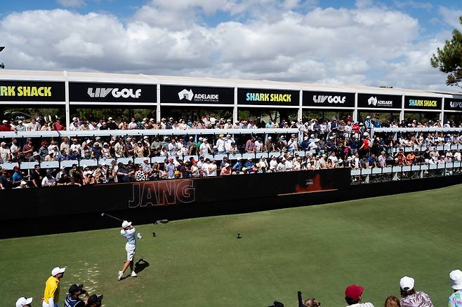 지난 2월 호주에서 열린 LIV 골프 애들레이드에서 장유빈이 샷을 하는 모습   [LIV 골프 제공]