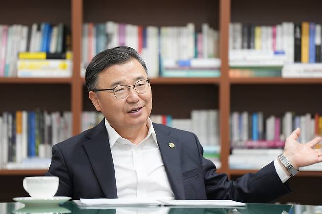 류경기 중랑구청장이 최근 헤럴드경제와 인터뷰하고 있다.  [중랑구 제공]