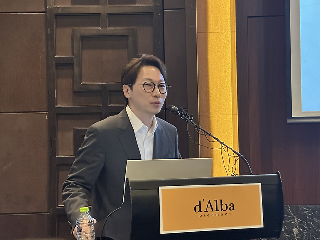 반성연 달바글로벌 대표이사가 30일 서울 여의도 콘래드호텔에서 기업공개 기자간담회 발표를 하고 있다. 신주희 기자