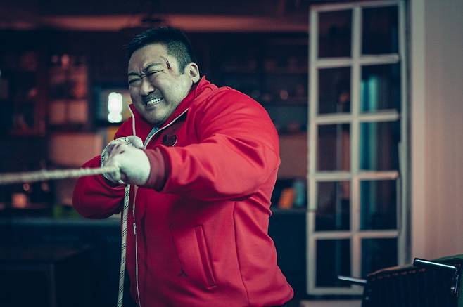 영화 ‘거룩한 밤: 데몬 헌터스’ 스틸, 롯데엔터테인먼트 제공