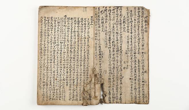 [안동=뉴시스] 풍산류씨 하회마을 화경당(북촌)에서 기탁한 '하와일록'. (사진=한국국학진흥원 제공) 2025.04.30. photo@newsis.com *재판매 및 DB 금지