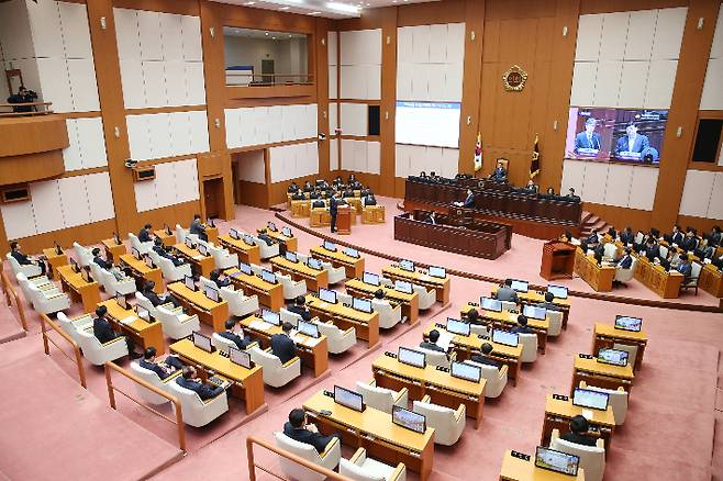 30일 열린 부산시의회 본회의에서  '가덕도신공항 2029년 적기 개항 촉구 결의안'이 채택됐다. 부산시의회 제공