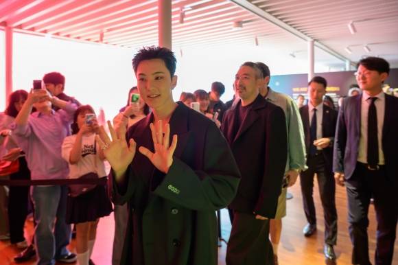 지난 29일 도쿄 시부야에 오픈한 대상의 김치 팝업 스토어에 등장한 세븐틴 호시. 그는 대상의 김치 브랜드 종가의 앰배서더다. 대상 제공