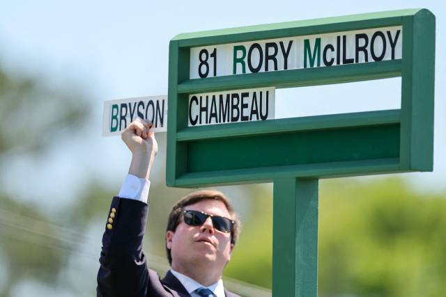 최종 라운드 1번 홀 티잉 구역. 매킬로이와 디섐보의 이름표가 꽂히며 결투가 시작됐다. AFP연합뉴스