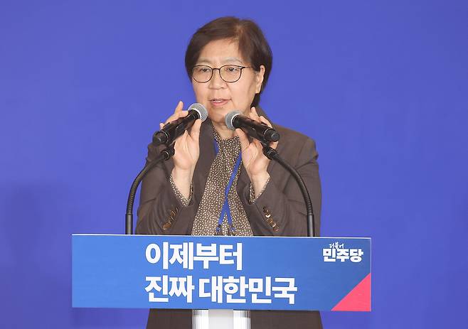 총괄선대위원장을 맡은 정은경 문재인 정부 질병관리청장이 4월30일 서울 여의도 국회 의원회관에서 열린 더불어민주당 제21대 대통령선거 '진짜 대한민국' 중앙선거대책위원회 출범식에서 발언하고 있다. ⓒ연합뉴스