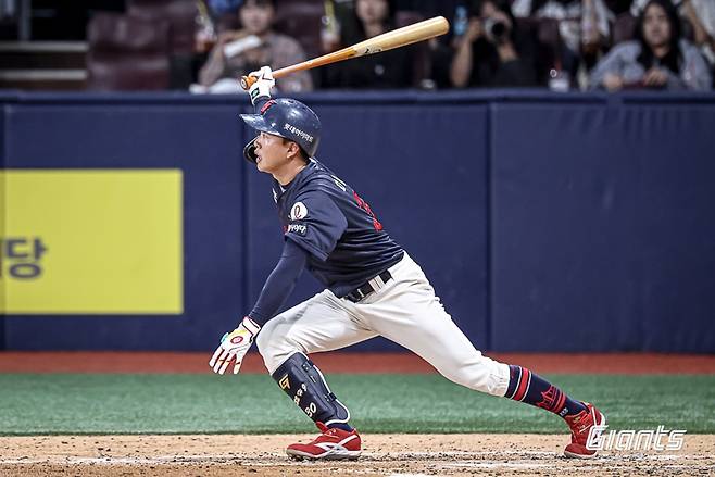 ▲ 이호준이 안타를 치고 있다 ⓒ 롯데 자이언츠
