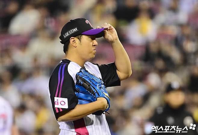 LG 투수 송승기는 29일 대전한화생명볼파크에서 열린 '2025 신한 SOL Bank KBO 리그' 한화와 주중 3연전 첫 번째 경기에서 선발 등판했다. 생애 첫 원정 선발 등판에서 피홈런 두 방에 발목 잡혀 5이닝 3실점으로 패전 투수가 됐다. 엑스포츠뉴스 DB