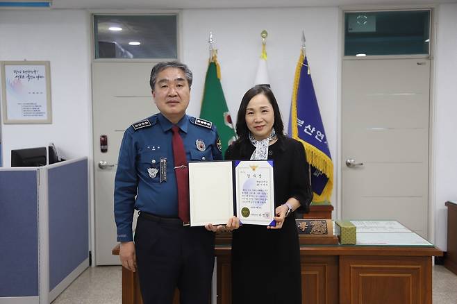 등교 지도 중 치매 노인 신고한 교장선생님 [부산 연제경찰서 제공. 재판매 및 DB 금지]