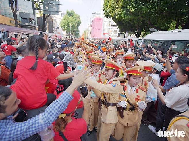 베트남전 종전·통일 50주년 퍼레이드 30일(현지시간) 베트남 호찌민에서 열린 베트남전 종전·통일 50주년 기념 퍼레이드. 2025.04.30
[뚜오이쩨 홈페이지 캡처. 재판매 및 DB 금지]