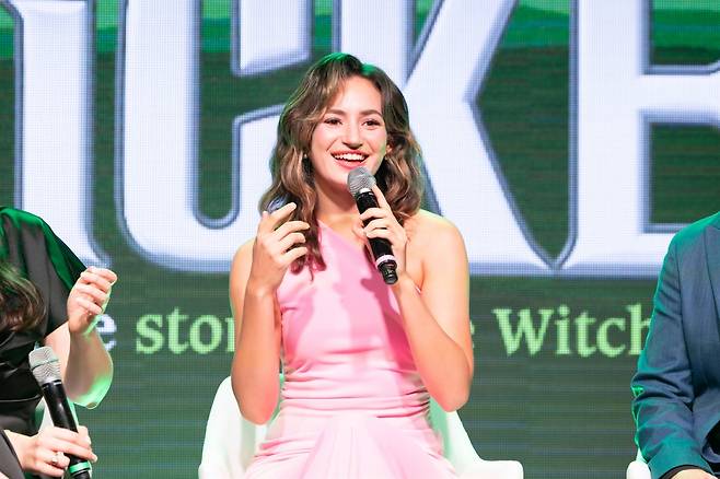 뮤지컬 '위키드' 내한 공연 기자간담회 뮤지컬 '위키드' 내한 공연을 하는 글린다 역의 코트니 몬스마가 30일 서울 현대카드 언더스테이지에서 열린 기자간담회에서 발언하고 있다. 2025.04.30. [에스앤코 제공. 재판매 및 DB금지]