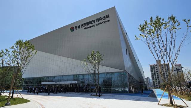 이달 중에 준공 예정인 동부양산 랜드마크인 웅상센트럴파크 전경. 김태권 기자