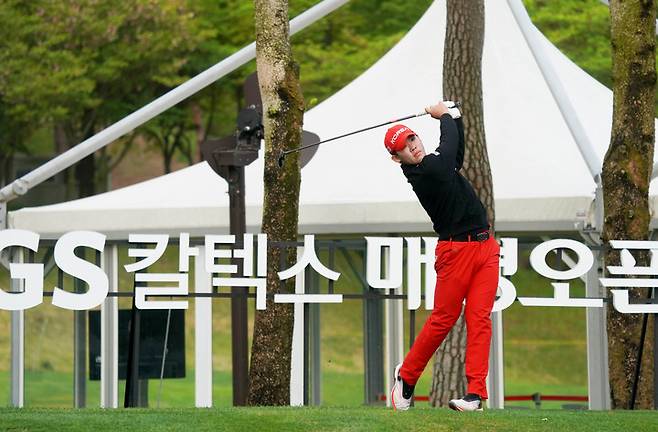 안성현이 1일 열린 GS칼텍스 매경오픈 1라운드에서 샷을 하고 있다.