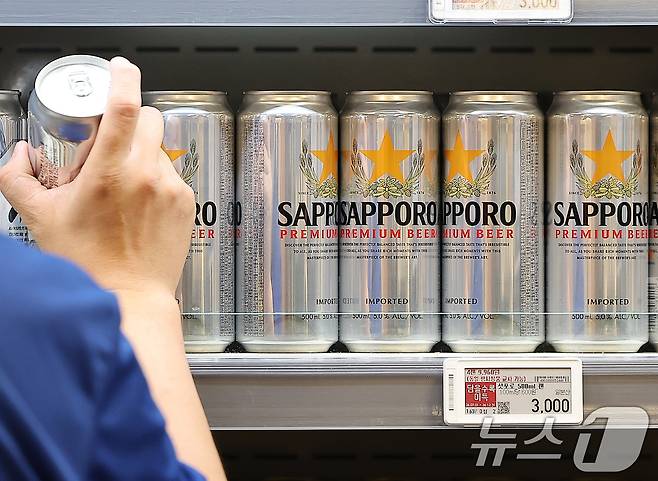 서울 시대 한 대형마트 내 주류코너에 삿뽀로 맥주가 진열돼 있는 모습. 2024.8.21/뉴스1 ⓒ News1 김진환 기자