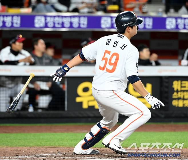 30일 대전한화생명볼파크에서 열린 LG와 한화의 경기, 8회말 2사 3루 한화 허인서가 1타점 2루타를 치고 있다. 대전=허상욱 기자wook@sportschosun.com/2025.04.30/