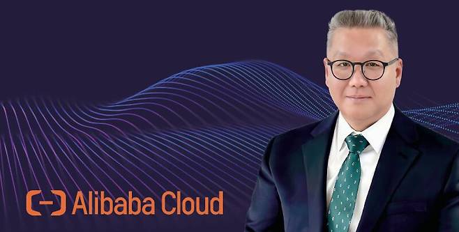 윤용준 알리바바 클라우드 한국 총괄 지사장 - 전 IBM 시스템 엔지니어, 전 인텔 세일즈 매니저,  전 ARM 글로벌 어카운트 매니저, 전 AMD 기업 영업 총괄, 전 아마존웹서비스 시니어 어카운트 매니저