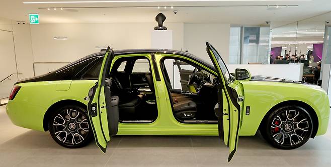 롤스로이스 '블랙 배지 고스트 청담 에디션'./뉴스1