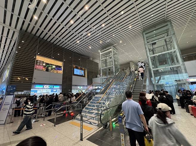 IMG_4525.jpeg 오늘자 인천공항 2터미널 skt 로밍센터 근황